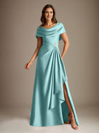 Robe de mariée trapèze en satin stretch, longue jusqu'au sol, avec décolleté rond et volants cascade, idéale pour la mère de la mariée. 