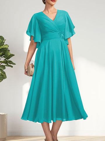 Vestido de corte A, escote en V, largo té, de gasa, para la madre de la novia, con plisados ​​y cuentas.