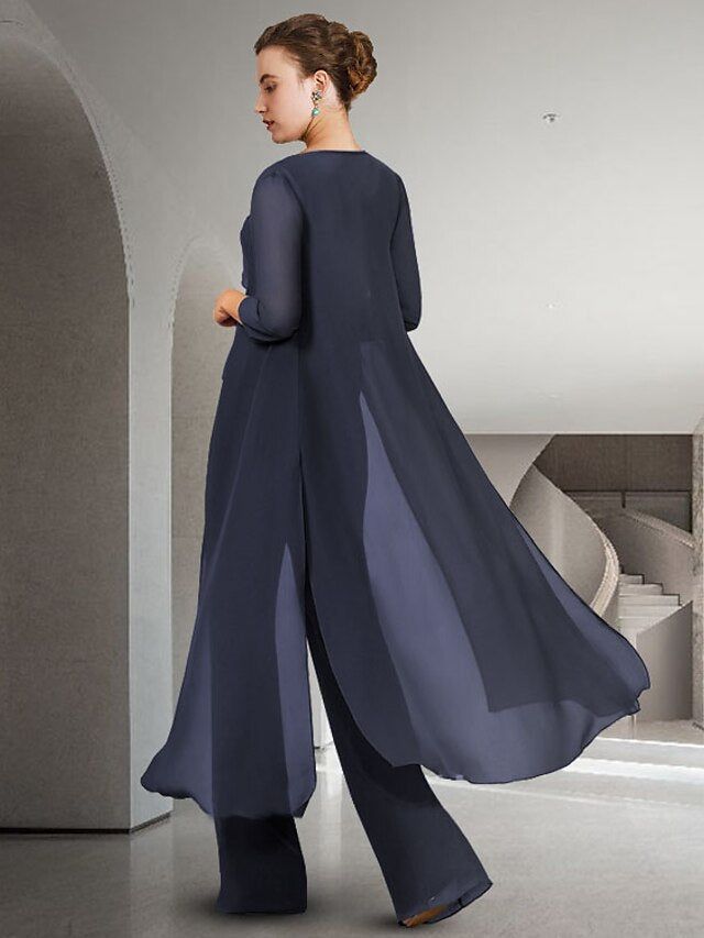 Traje pantalón de gasa con cuello joya para la madre de la novia, con chaqueta. 