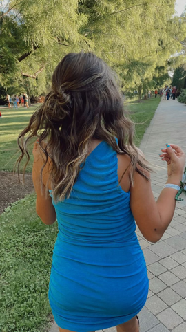 Vestido ajustado azul de un solo hombro para fiesta de bienvenida Y3020