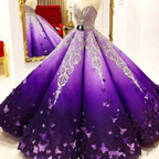 Robe de bal longue S11280, sans bretelles, motif papillon, ombré violet, idéale pour une quinceañera.