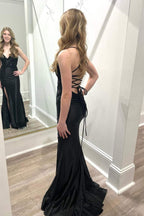 Robe de bal sirène noire à col en V et laçage, fendue