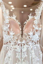 Vestidos de novia largos de corte A, escote en V, gasa, encaje, espalda descubierta y abertura.