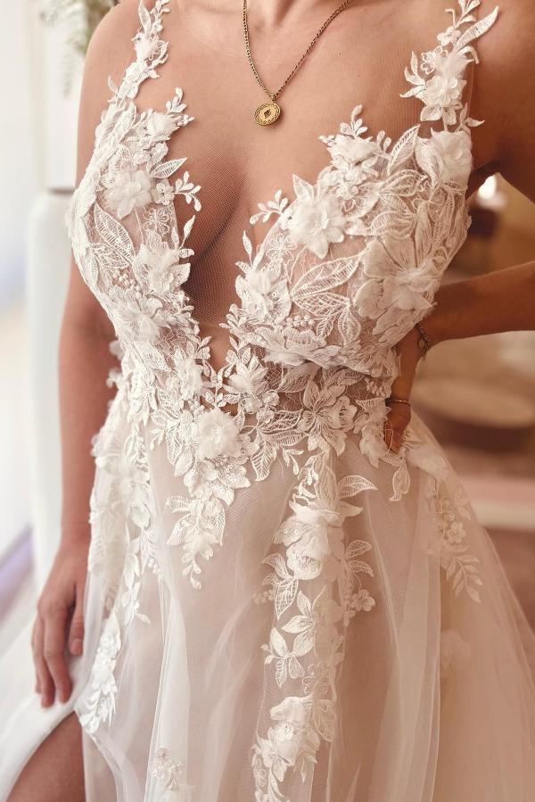 Vestidos de novia largos de corte A, escote en V, gasa, encaje, espalda descubierta y abertura.
