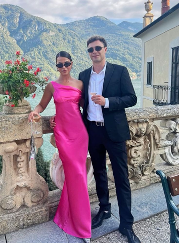 Vestido largo de fiesta de satén rosa intenso con un solo hombro Y8002