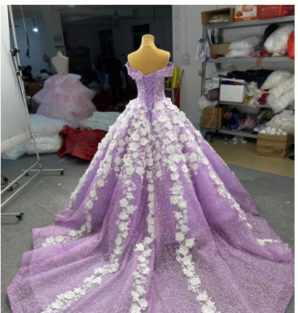 Vestido de quinceañera lila con flores 3D, hombros descubiertos, lujoso vestido de baile Y906