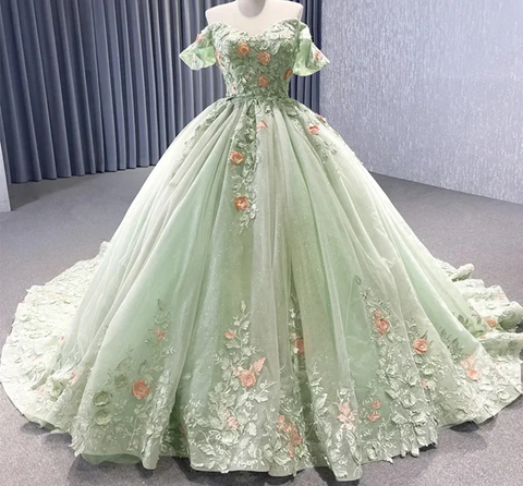 Robe de bal de gala/quinceañera vert matcha, épaules dénudées, ornée d'appliqués floraux et d'un laçage scintillant au dos (Y2190)