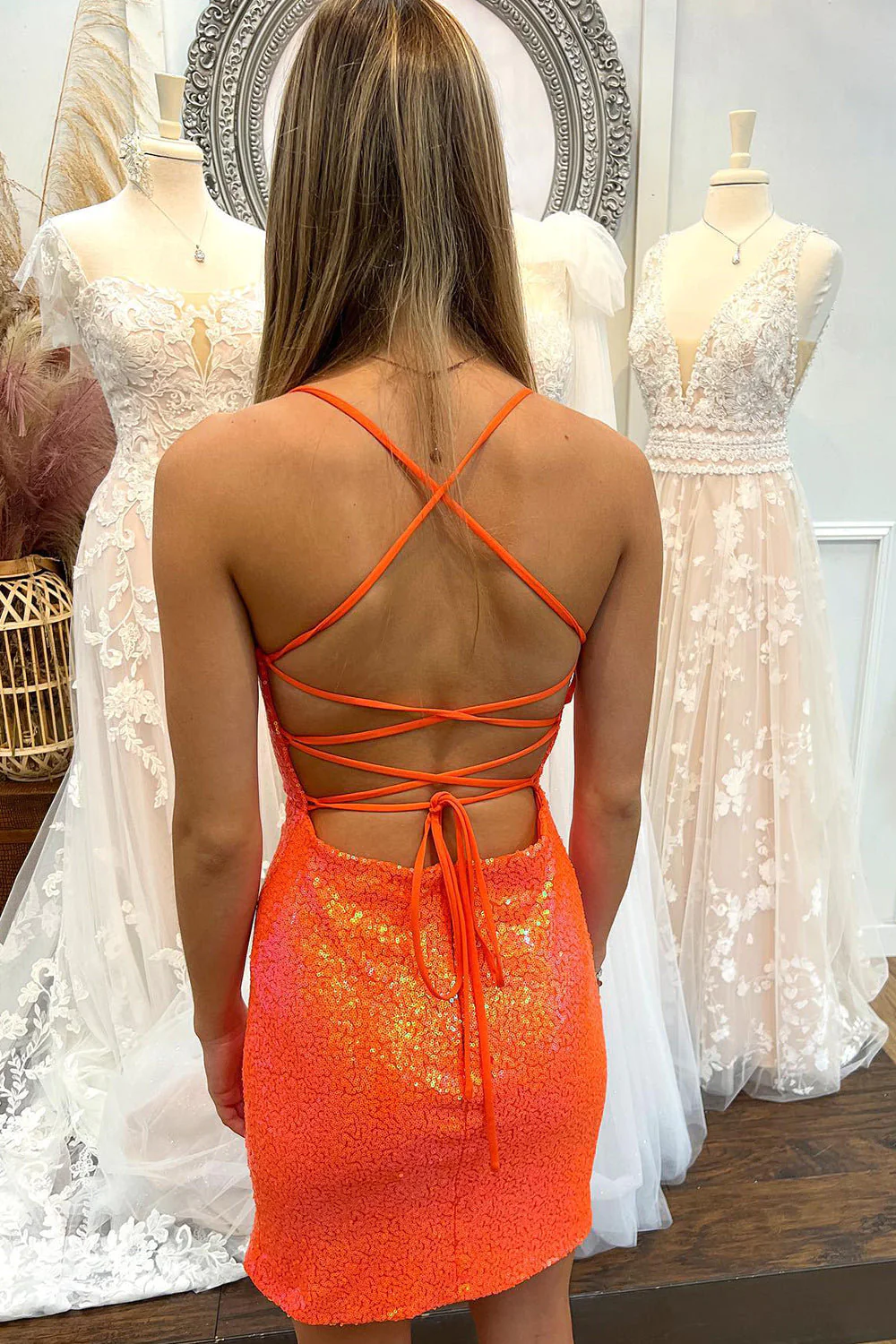 Robe de bal courte à lacets et sequins avec fente Y2947