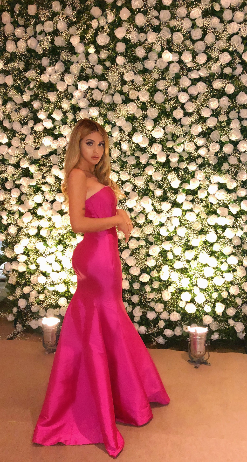Elegante vestido de noche de sirena sin tirantes de satén rosa intenso Y5183