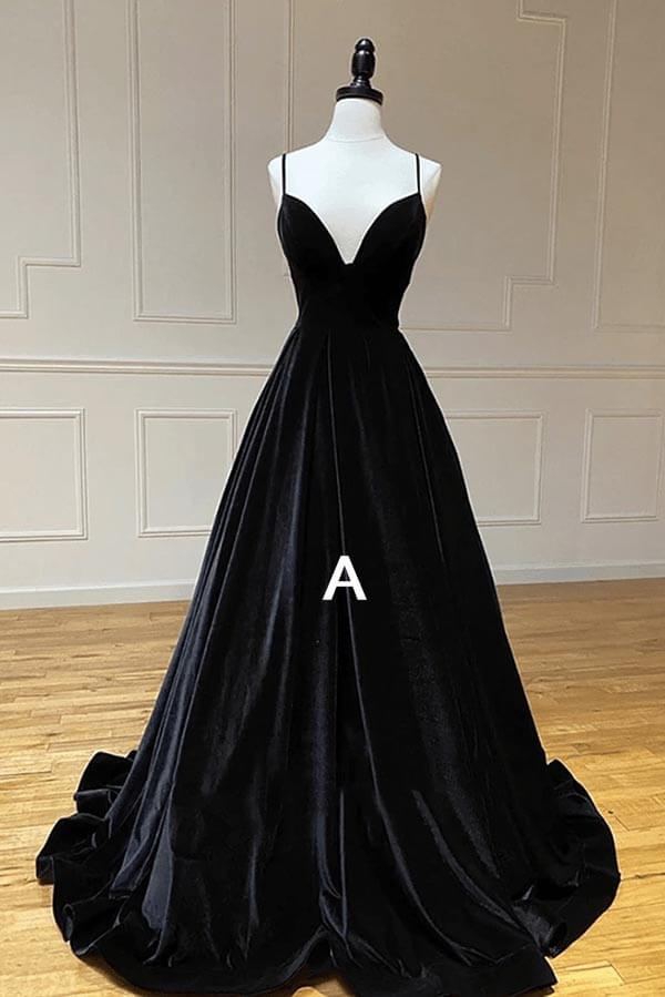 Vestido largo de fiesta de terciopelo con escote en V, corte en A y tirantes finos.