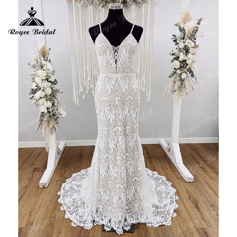 Robe de mariée bohème à bretelles spaghetti pour femmes, en dentelle, dos nu, style sirène/trompette, col en V
