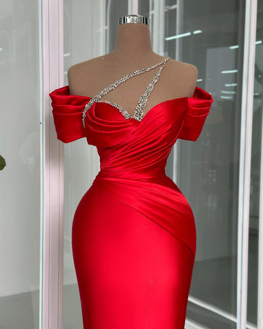 Robe de bal vintage en satin à épaules dénudées et manches courtes avec perles