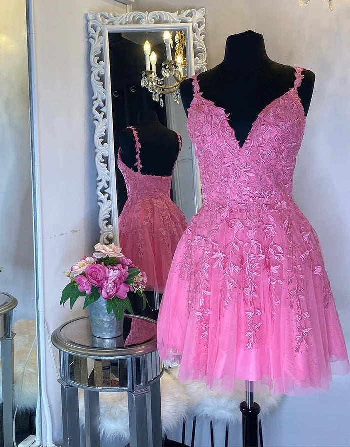 Vestido de fiesta vintage corto de corte A con tirantes finos, sin mangas, apliques, tul y satén.