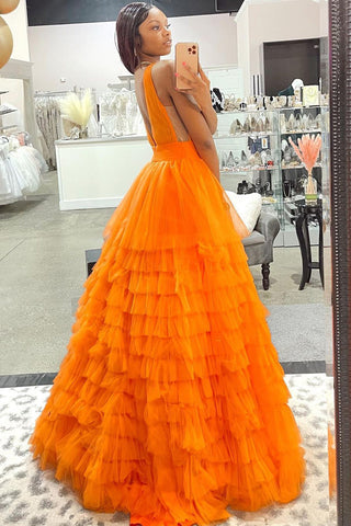 Robe de bal longue orange en tulle à col V et coupe trapèze