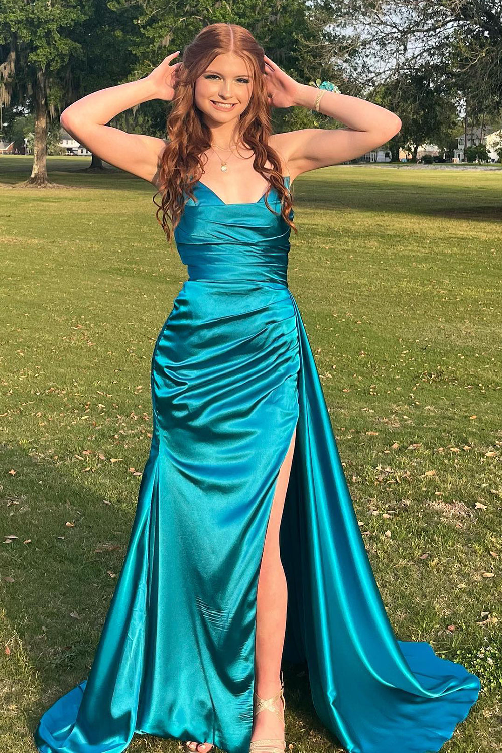 Robe de bal longue sirène bustier en satin vert paon avec fente