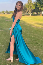 Robe de bal longue sirène bustier en satin vert paon avec fente