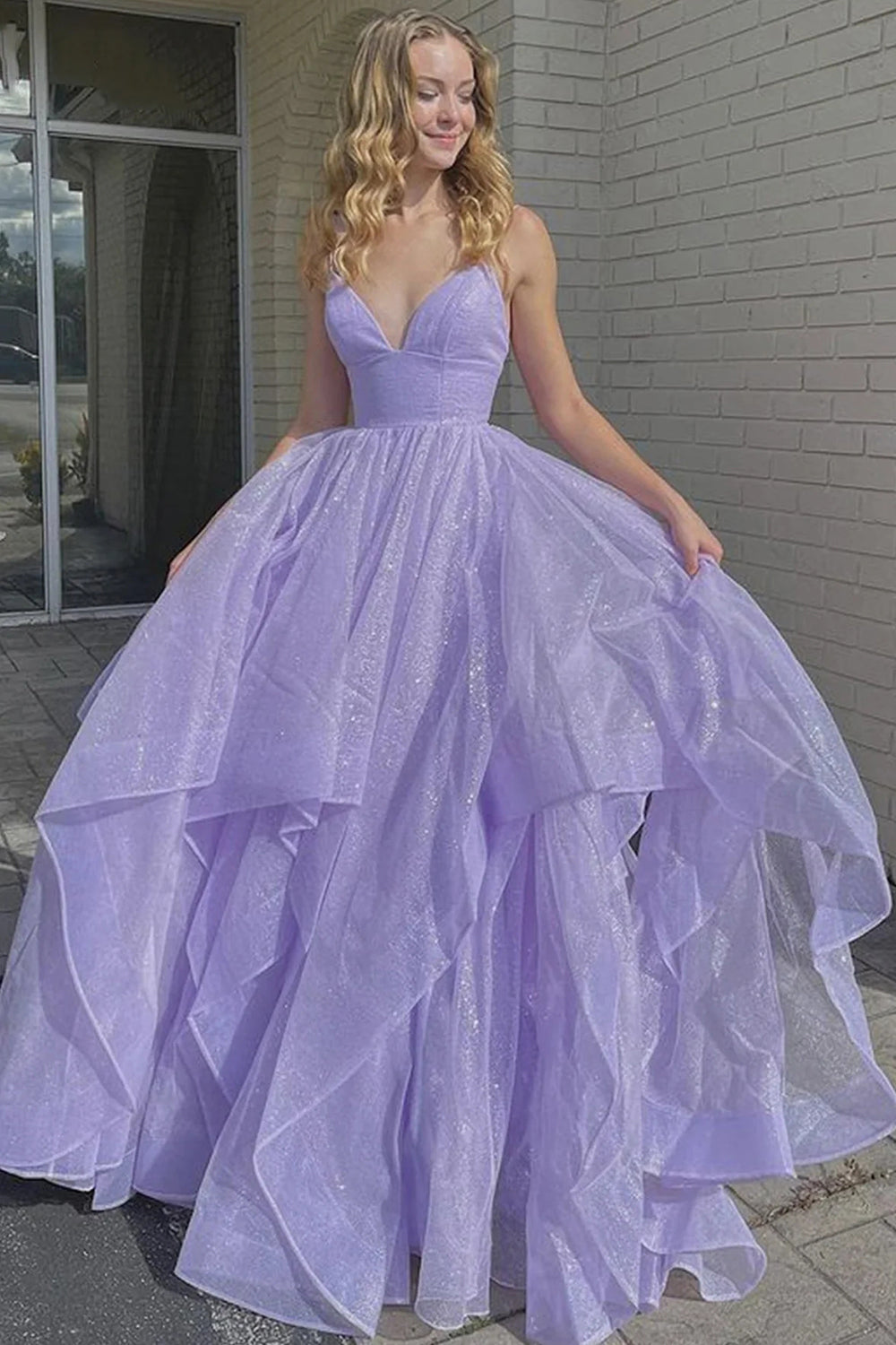Vestido largo de fiesta de corte A con tirantes finos y volantes