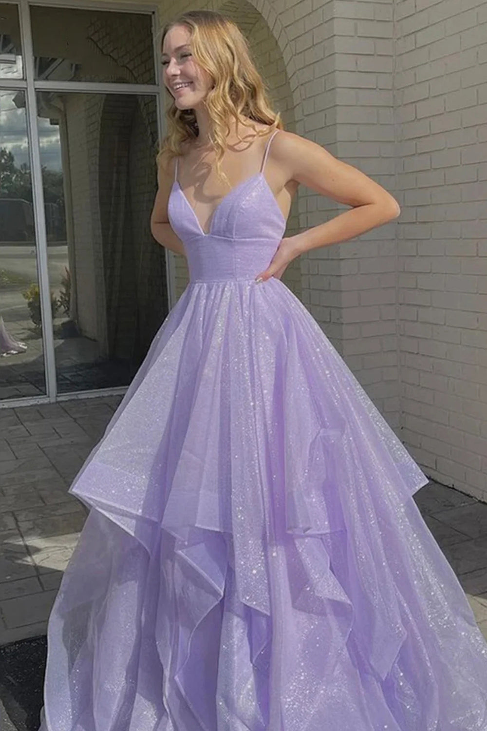 Vestido largo de fiesta de corte A con tirantes finos y volantes