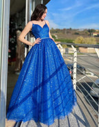 Vestido largo de fiesta azul real brillante de corte en A con tirantes finos
