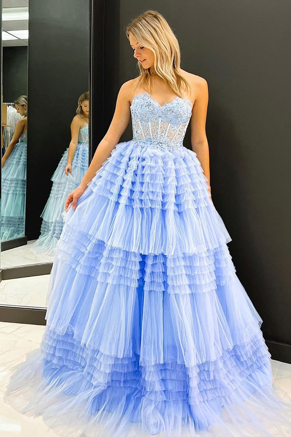 Vestido largo de fiesta de tul con escote corazón y corte en A con volantes