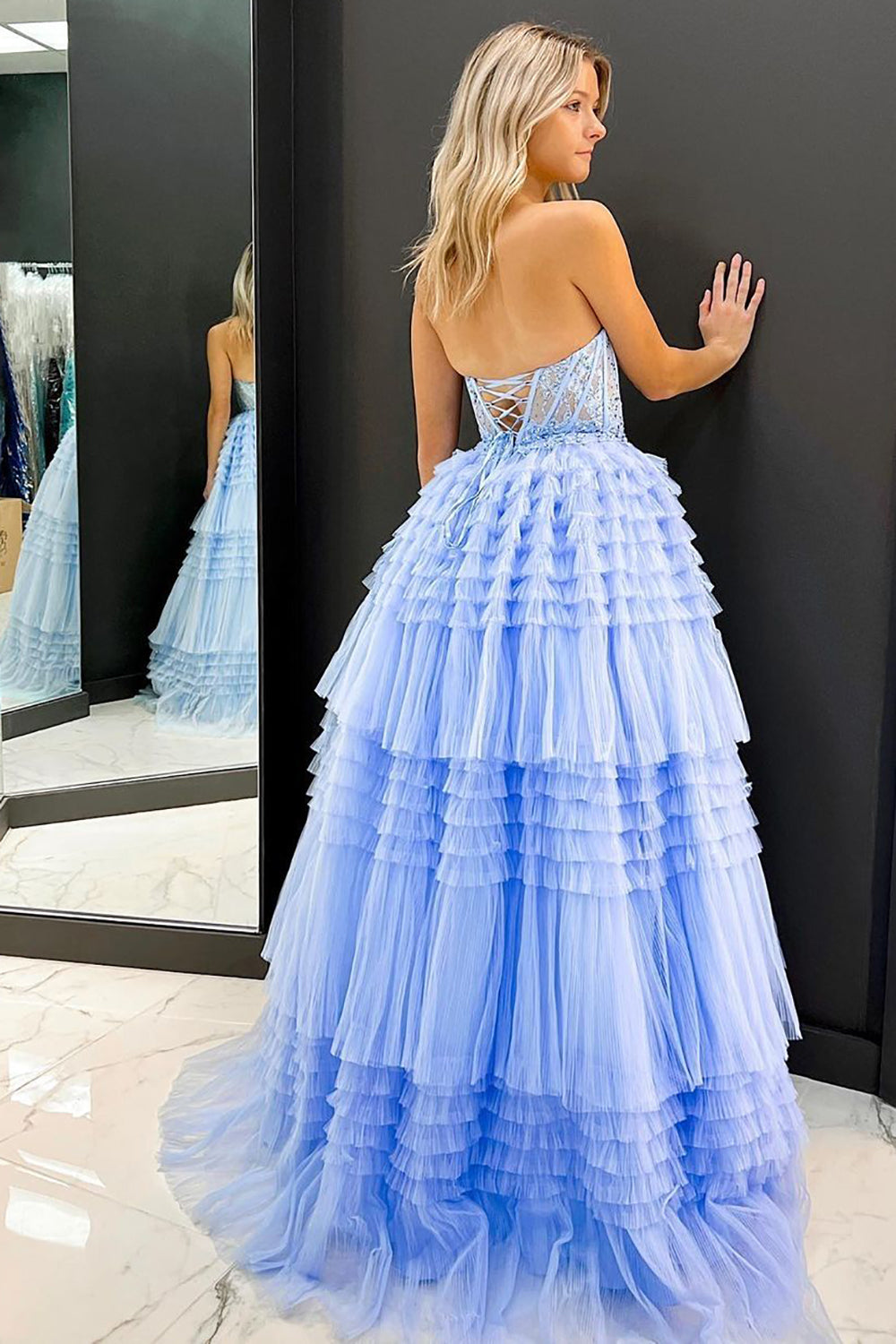 Vestido largo de fiesta de tul con escote corazón y corte en A con volantes