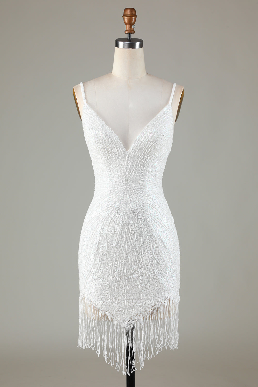 Robe de bal courte blanche scintillante à lacets dans le dos, ornée de perles et de pompons.