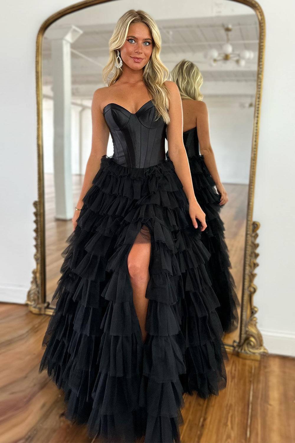 Vestido de graduación de tul con escote corazón y corte en A con abertura