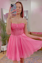 Vestido corto de fiesta morado sin tirantes, corte en A, de tul con corsé y apliques