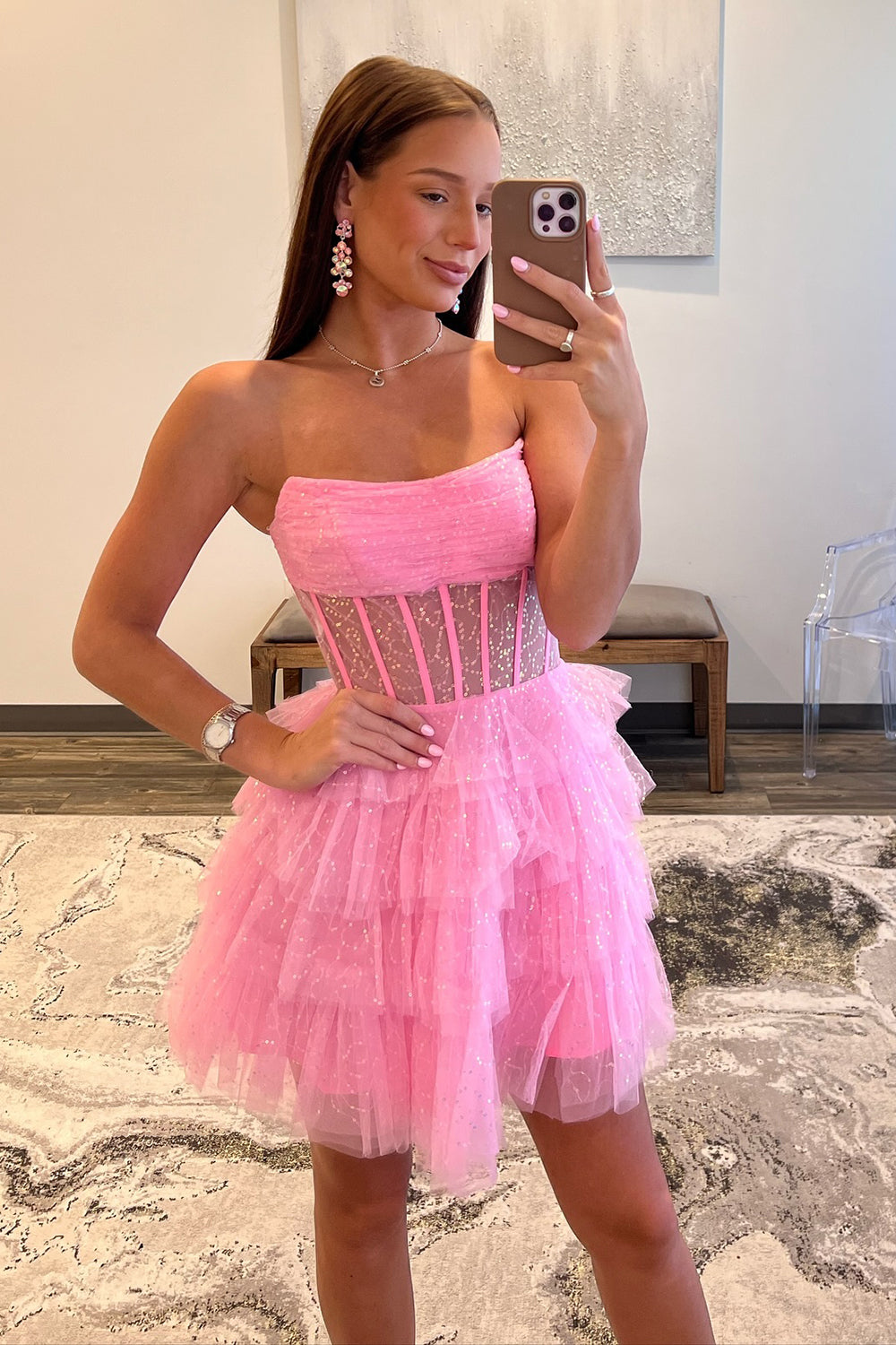 Robe de bal bustier en tulle à volants et corset à sequins