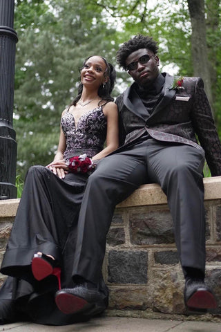 Costume trois pièces de bal de fin d'année pour homme, en jacquard noir à revers châle et simple boutonnage.