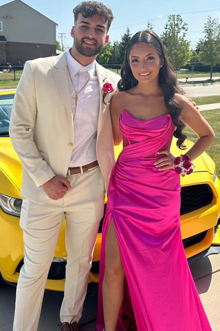 Traje formal clásico blanco de dos piezas para hombre, con solapa de pico y un botón.