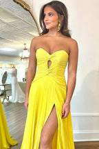Robe de bal longue plissée trapèze à décolleté cœur et fente