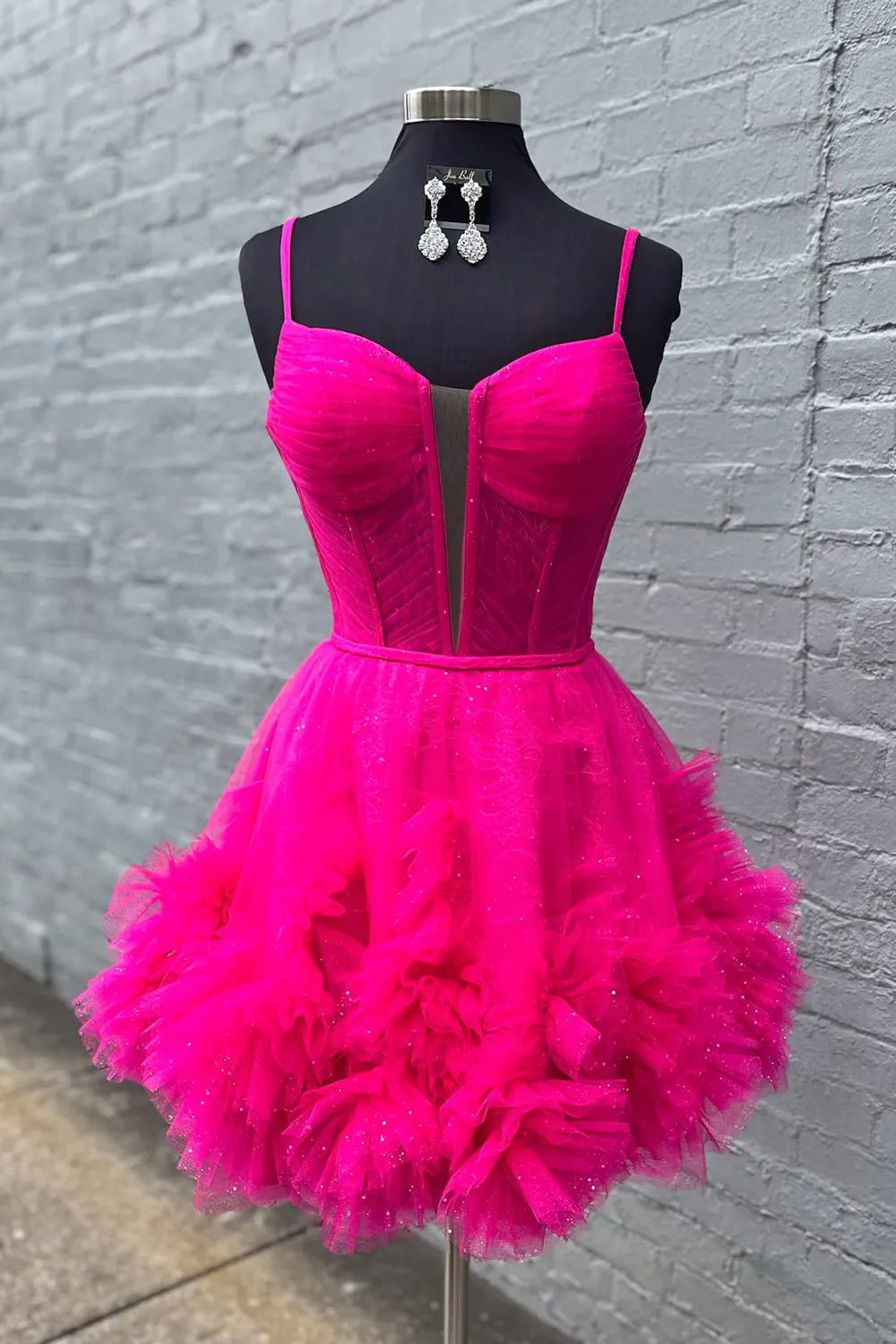 Vestido rosa de fiesta estilo princesa, corte A, tirantes finos, corsé y volantes