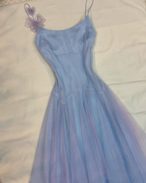 Vestido de fiesta de corte A de tul lila con tirantes y flores Y8143