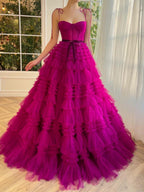 Vestido de fiesta largo de tul fucsia sin tirantes de corte en A