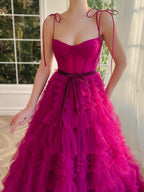 Vestido de fiesta largo de tul fucsia sin tirantes de corte en A