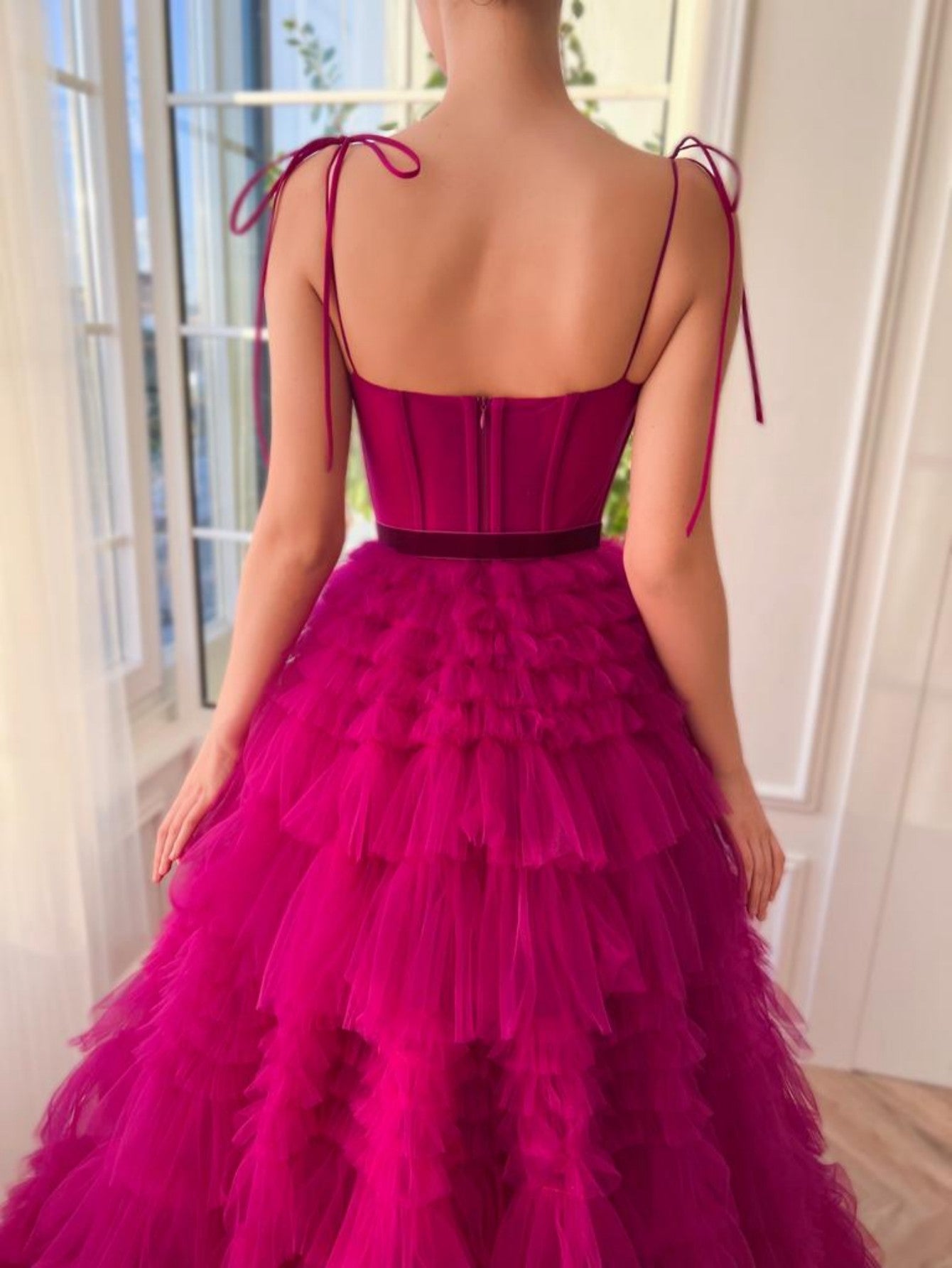 Vestido de fiesta largo de tul fucsia sin tirantes de corte en A