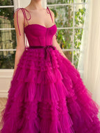 Vestido de fiesta largo de tul fucsia sin tirantes de corte en A