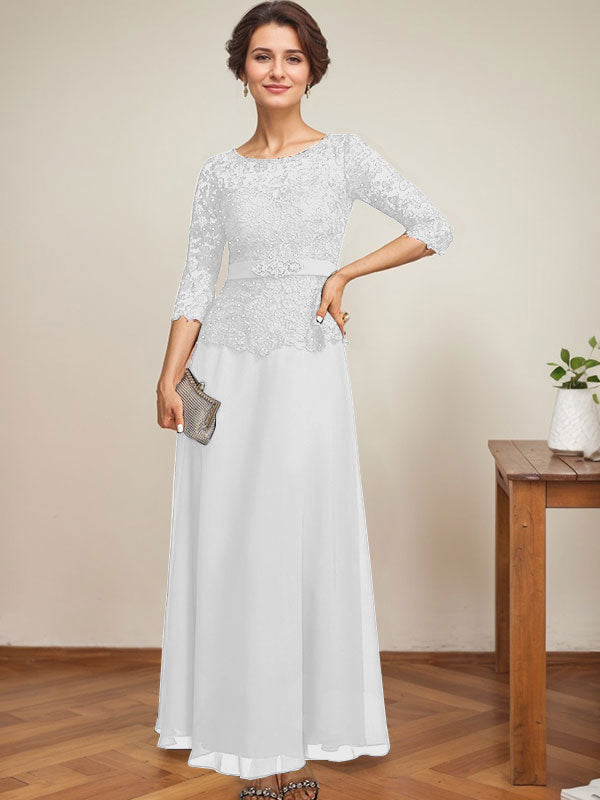 Robe de mère de la mariée en mousseline de soie et dentelle, coupe trapèze, décolleté illusion, longueur cheville, ornée de strass 