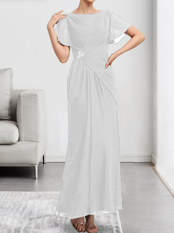 Robe de mariée trapèze en mousseline de soie et dentelle, longueur thé, ornée de perles et de sequins, avec décolleté en A et effet illusion.