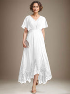 Robe de mère de la mariée asymétrique en mousseline de dentelle, coupe trapèze, col en V et plis