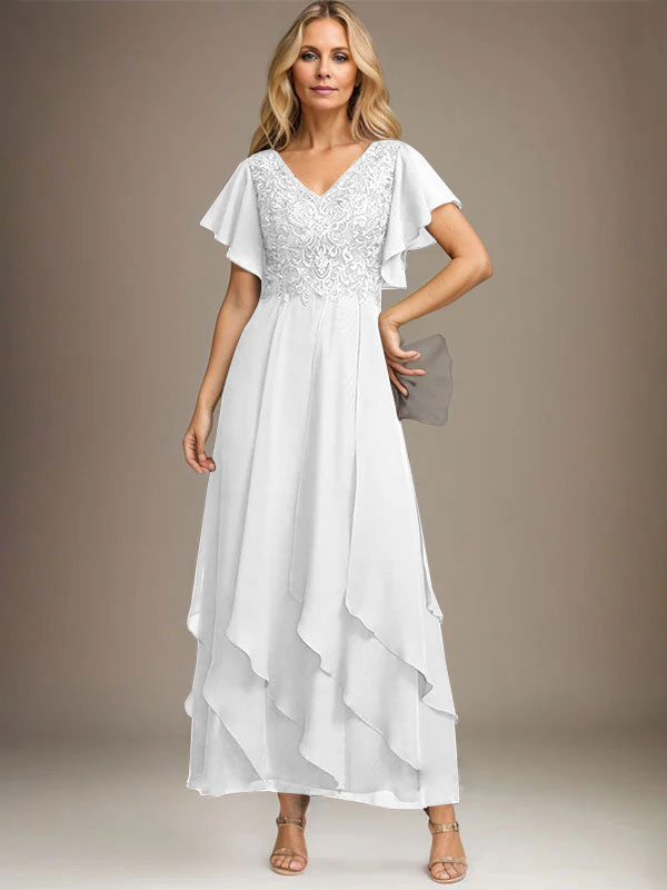 Vestido de novia de corte línea A, escote en V, largo hasta el tobillo, de gasa de encaje con volantes en cascada. 