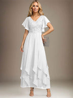 Vestido de novia de corte línea A, escote en V, largo hasta el tobillo, de gasa de encaje con volantes en cascada. 