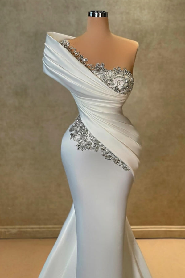 Vestido de fiesta blanco largo de sirena, con un solo hombro, encaje y satén, con cuentas.