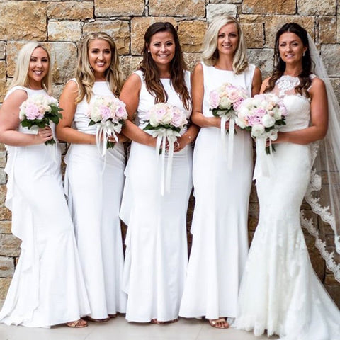 Vestidos de dama de honor de sirena blancos sin mangas largos con volantes