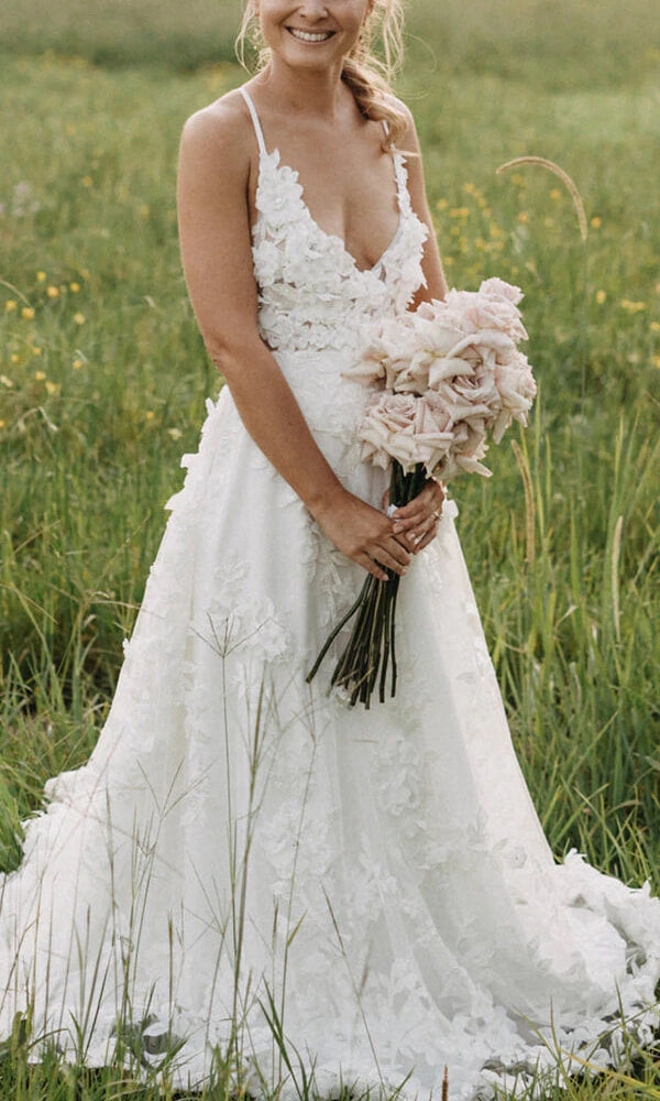 Baoleely White Tulle A-line V-neck Spaghetti Straps Wedding Dress With Appliques, MW690
