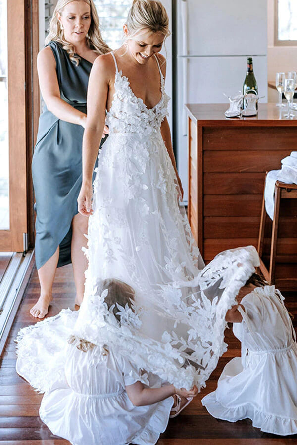 Baoleely White Tulle A-line V-neck Spaghetti Straps Wedding Dress With Appliques, MW690