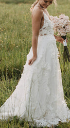 Baoleely White Tulle A-line V-neck Spaghetti Straps Wedding Dress With Appliques, MW690