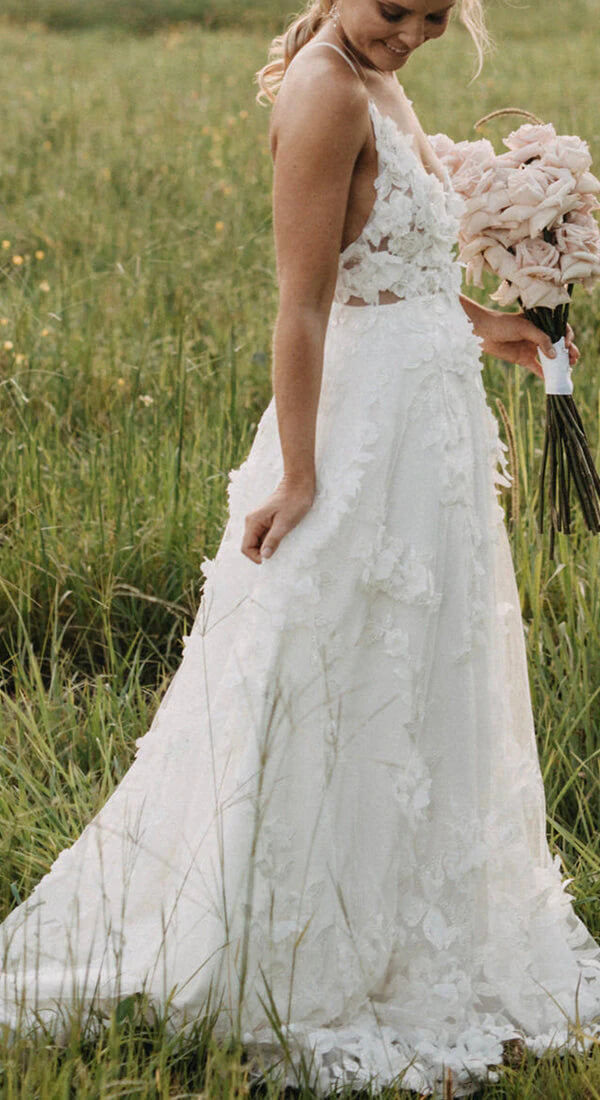 Baoleely White Tulle A-line V-neck Spaghetti Straps Wedding Dress With Appliques, MW690