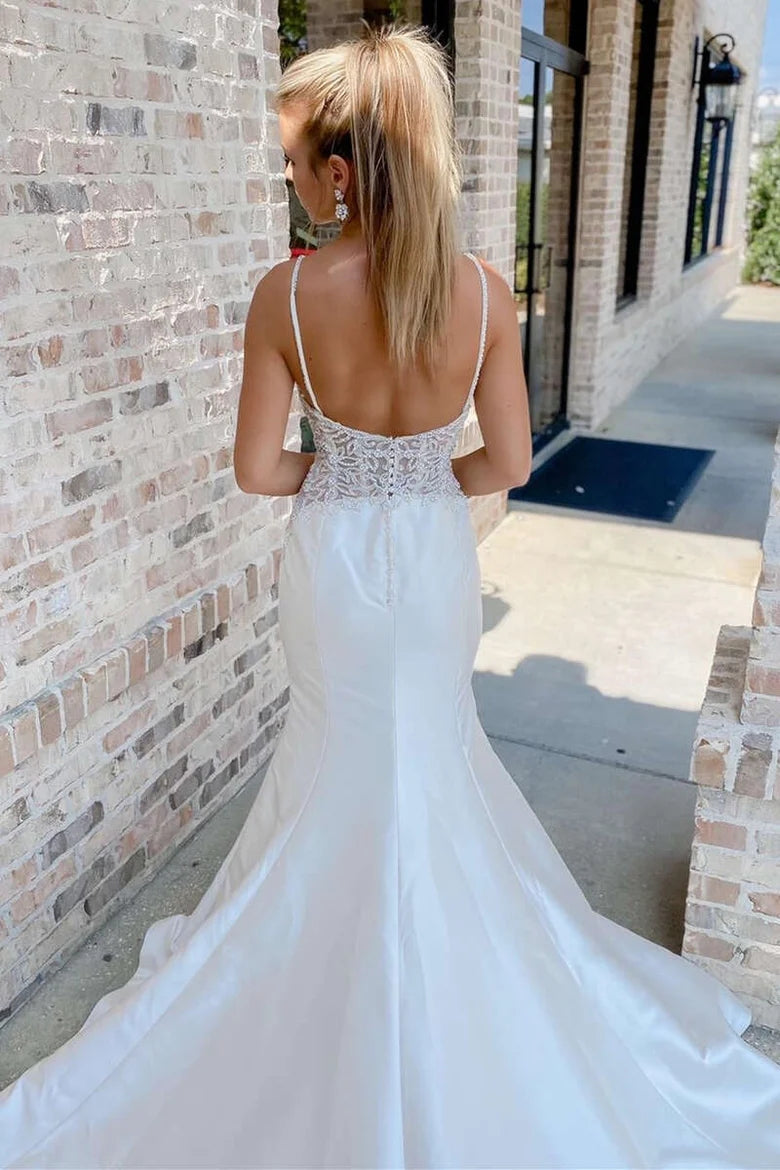 Vestido de novia largo de corte sirena con escote en V y pedrería, blanco, modelo WD661